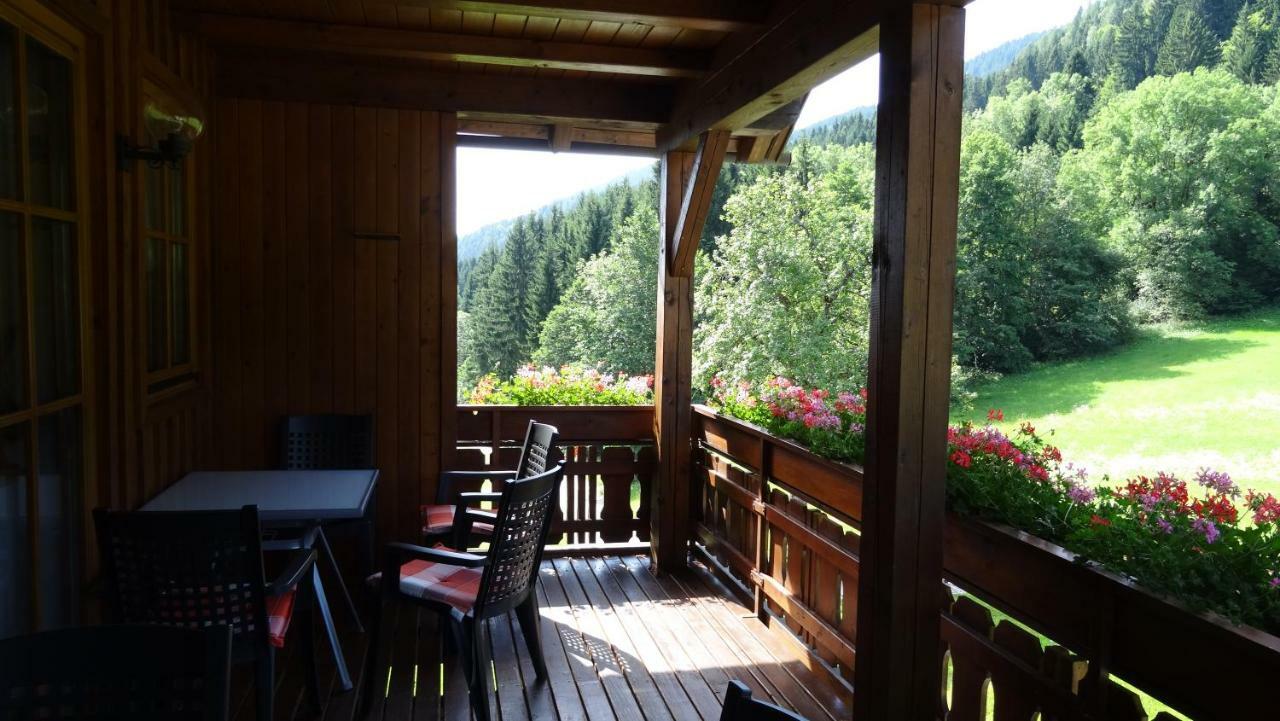Ferienhaus Enzi Weissbriach Exteriör bild